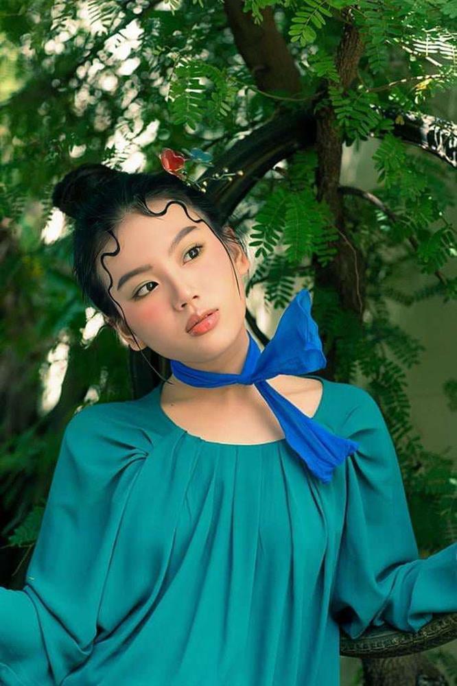 Em gái 20 tuổi của Hoa hậu Ý Nhi gây ‘sốt mạng’ với visual sáng bừng, ‘chuẩn nàng thơ’-7