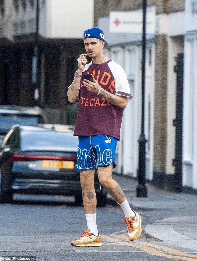 Cậu trai Beckham mải mê yêu đương-2