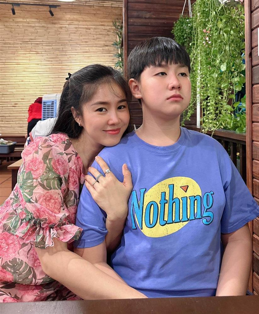 Ngoại hình phổng phao của con trai Quách Ngọc Ngoan ở tuổi 12, Lê Phương hé lộ mối quan hệ với người chồng thứ 2-3