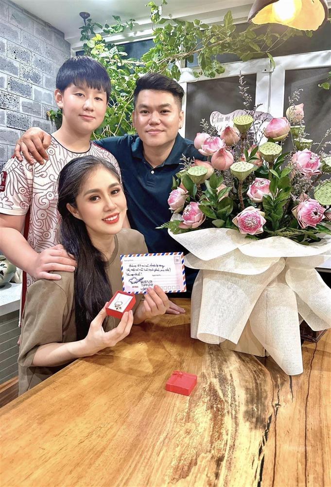 Ngoại hình phổng phao của con trai Quách Ngọc Ngoan ở tuổi 12, Lê Phương hé lộ mối quan hệ với người chồng thứ 2-5