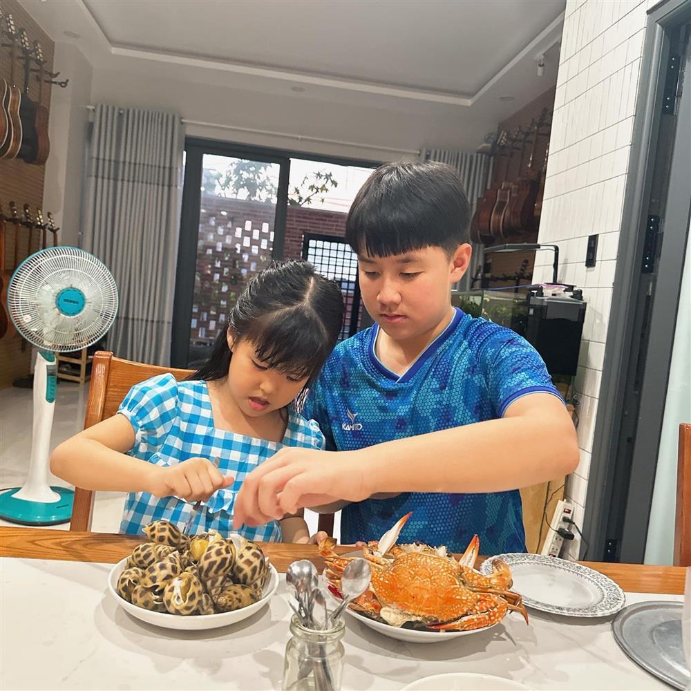 Ngoại hình phổng phao của con trai Quách Ngọc Ngoan ở tuổi 12, Lê Phương hé lộ mối quan hệ với người chồng thứ 2-9