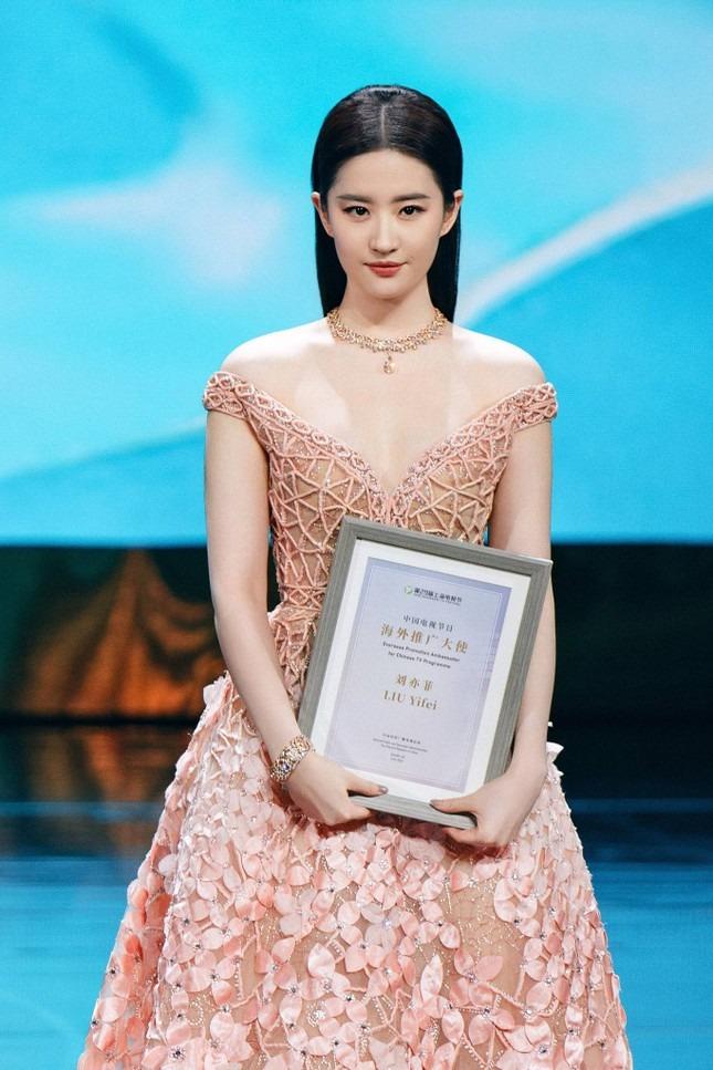 Lưu Diệc Phi: Tôi từng gặp phải đàn ông đê tiện-1