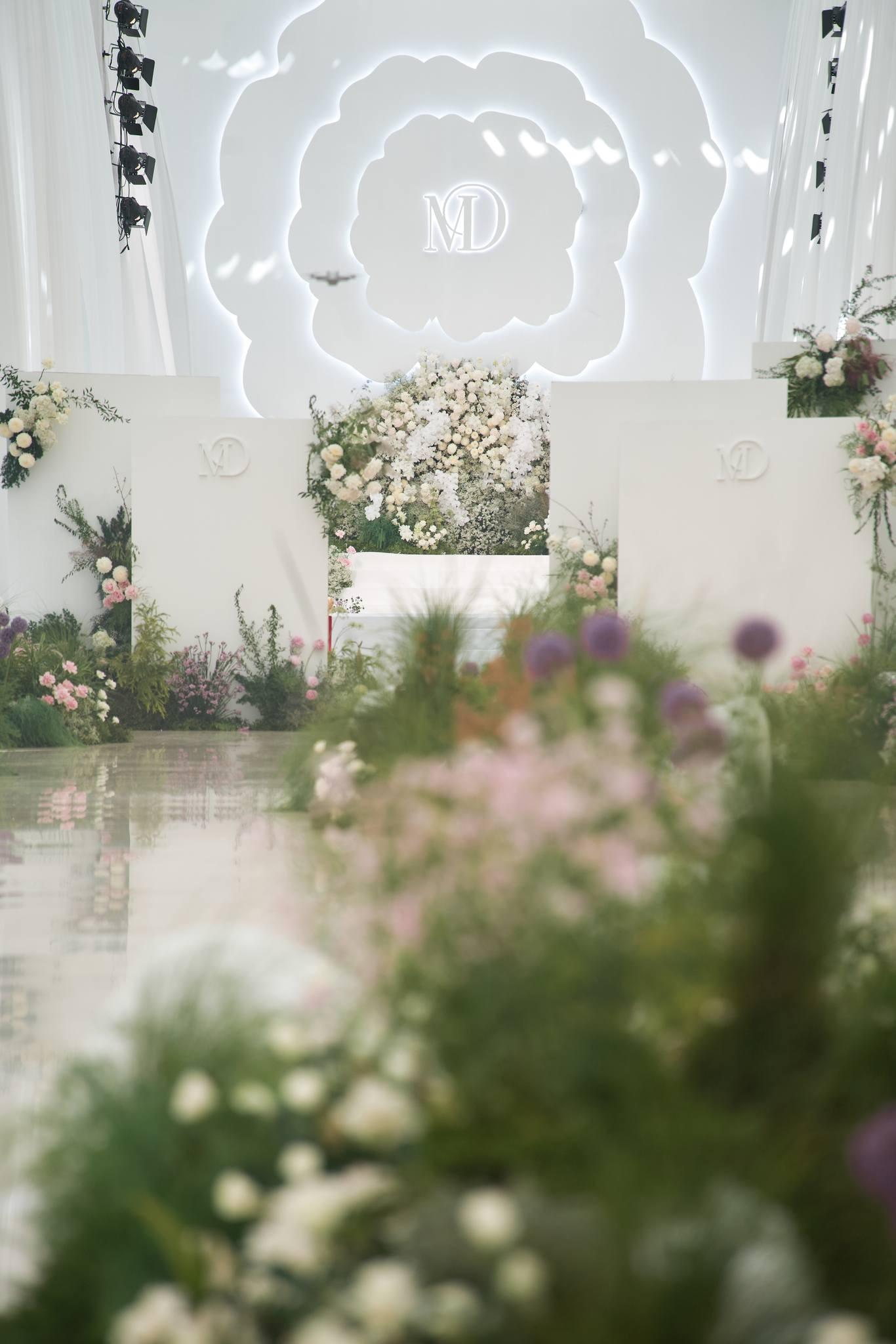 Bên trong đám cưới xa hoa cấm trẻ em đến của Midu và chồng thiếu gia-1