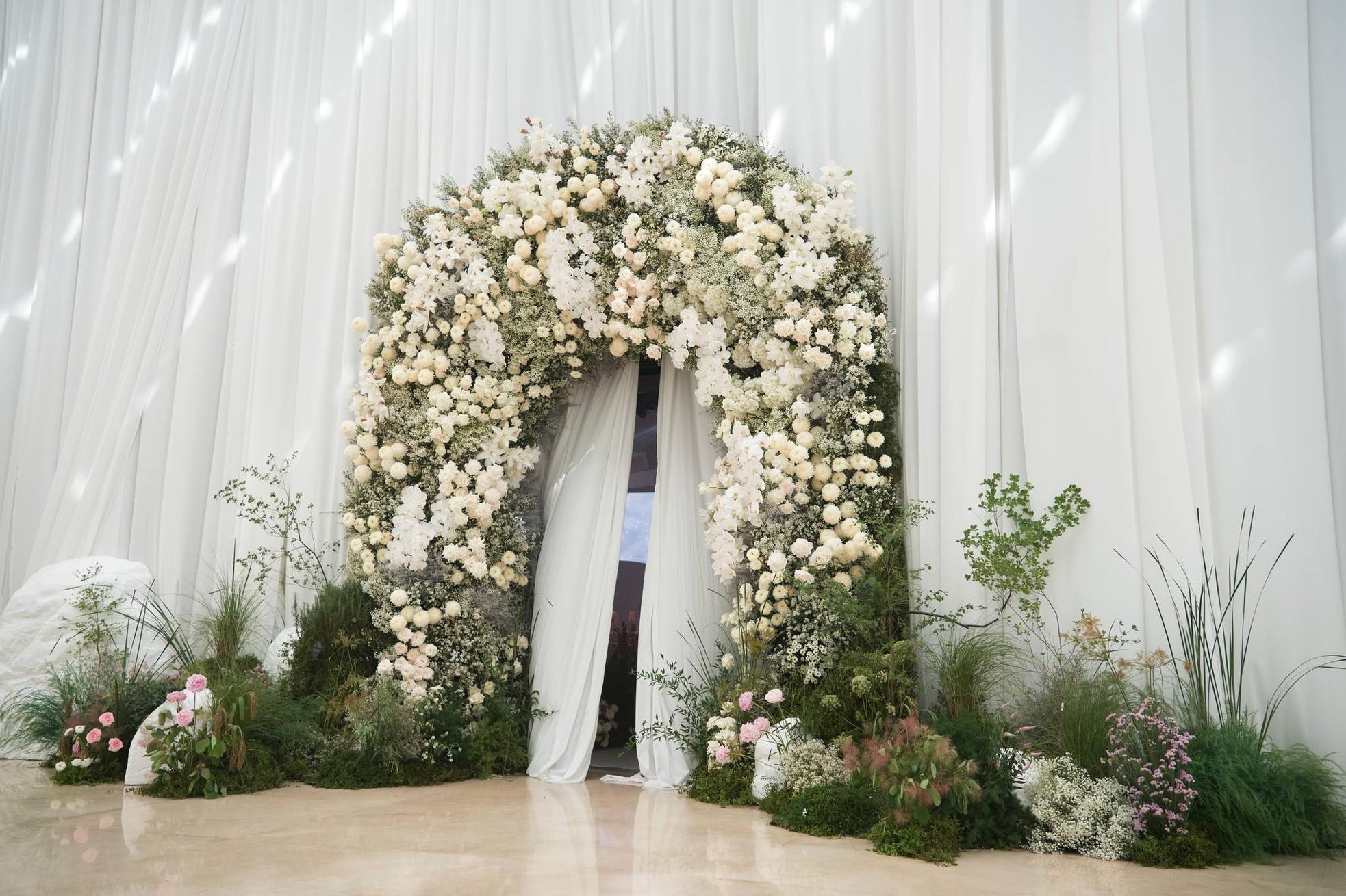 Bên trong đám cưới xa hoa cấm trẻ em đến của Midu và chồng thiếu gia-2