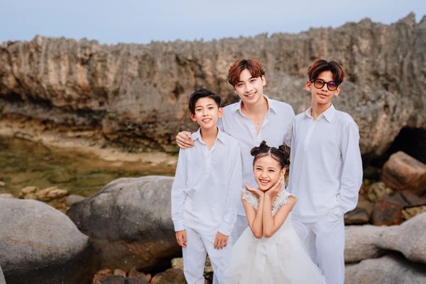 Hoa hậu nổi tiếng giàu có và đông con, đăng quang 32 năm vẫn trẻ đẹp khó tin-7