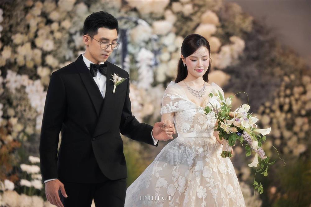 Bóc giá 4 chiếc váy cưới của Midu: Cái bằng cả căn nhà, cái ngang chiếc xe hơi-1