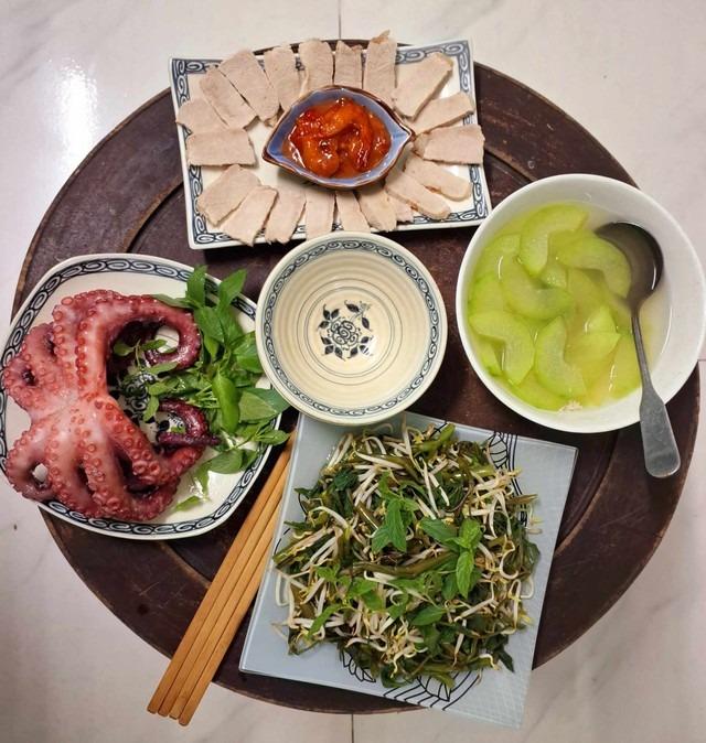 Những mâm cơm đủ chất chỉ 50k của mẹ đảm Hà Nội, năm 2024 sống thành phố tiêu như ở quê là đây chứ đâu!-3