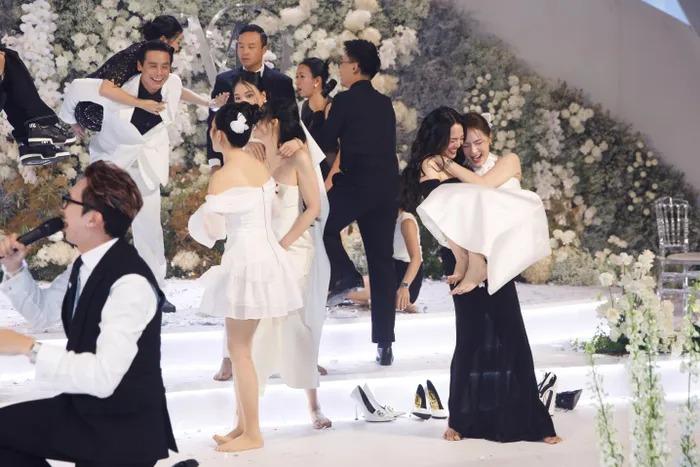 Ninh Dương Lan Ngọc đi chân đất trong tiệc cưới Midu-5