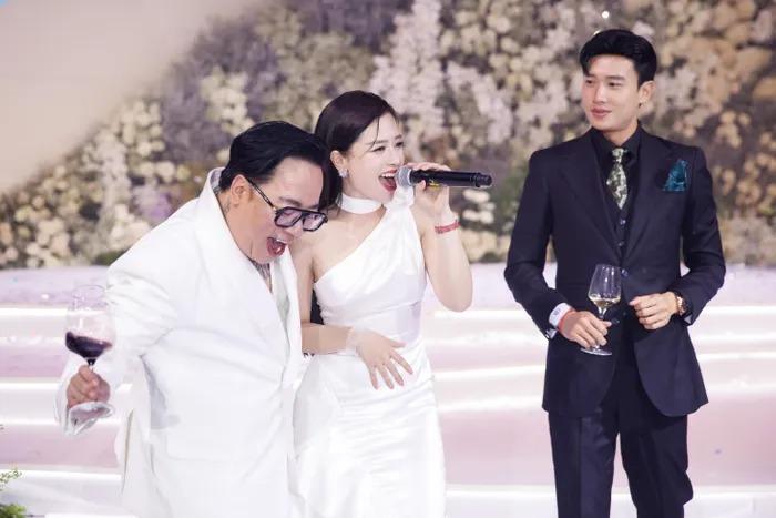 Ninh Dương Lan Ngọc đi chân đất trong tiệc cưới Midu-7