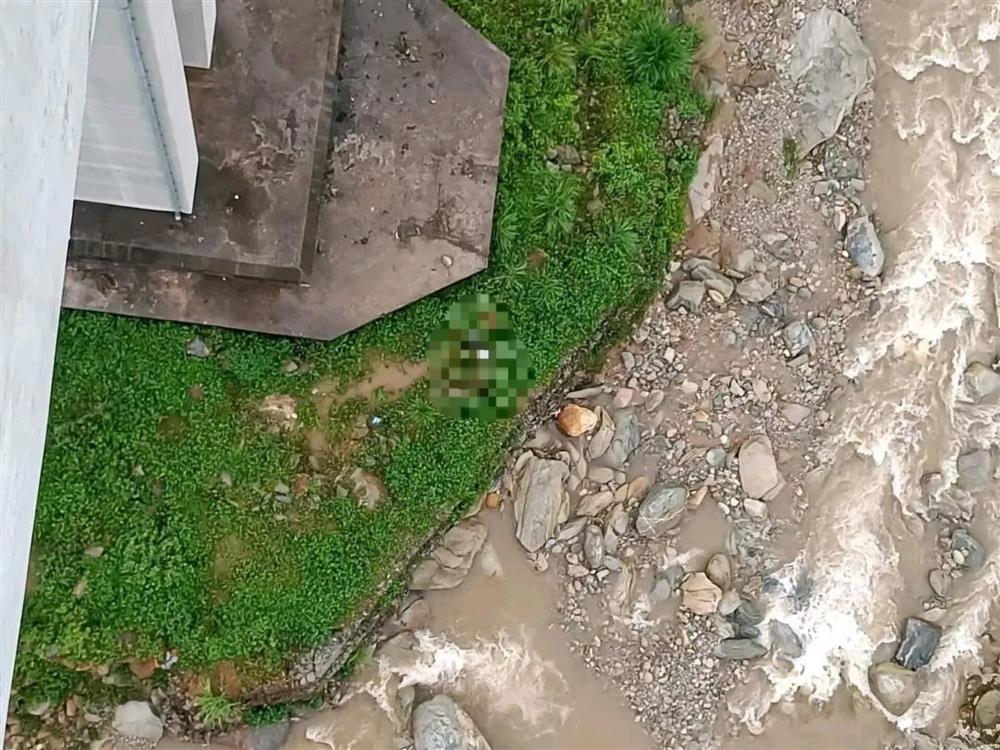 Phát hiện thi thể người đàn ông dưới chân cầu ở Sa Pa, nghi bỏ lại ô tô tự tử-1