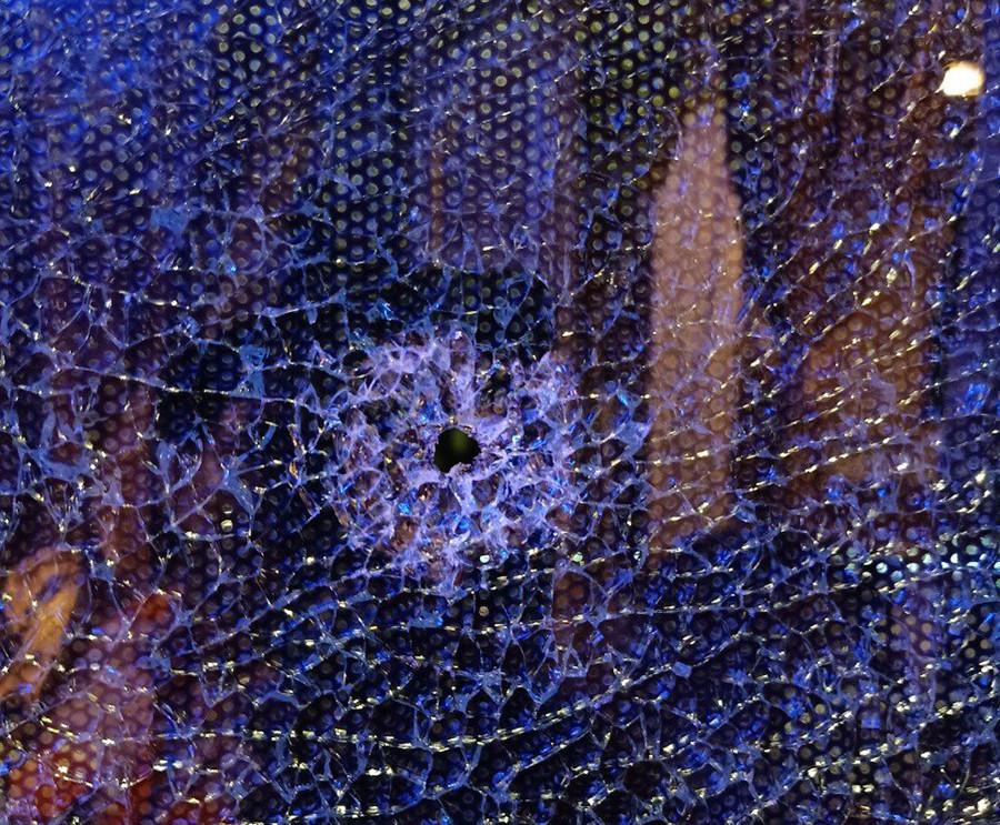 Hàng loạt xe khách nghi bị bắn vỡ kính trên cao tốc Mỹ Thuận - Cần Thơ-2