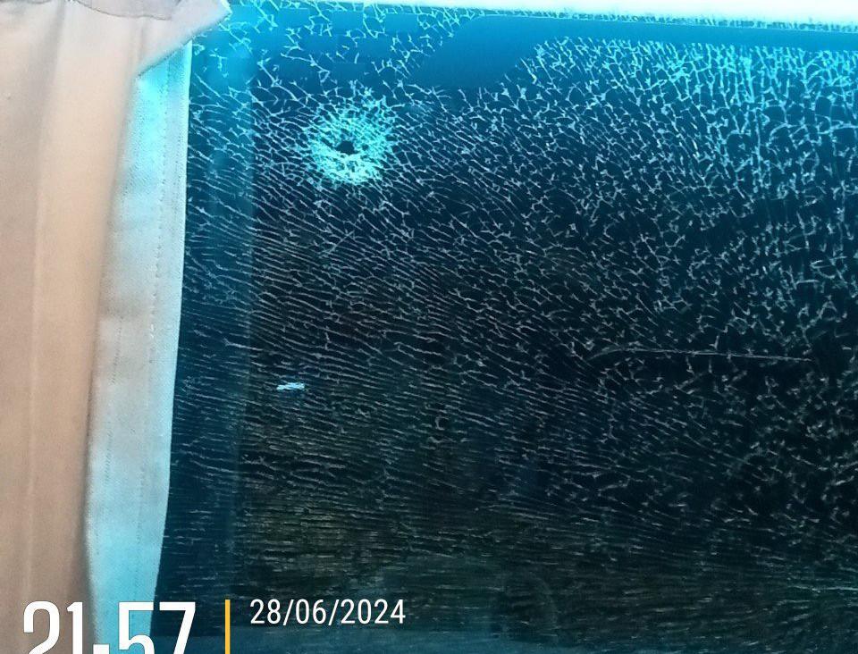 Hàng loạt xe khách nghi bị bắn vỡ kính trên cao tốc Mỹ Thuận - Cần Thơ-3