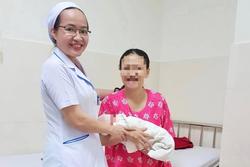 Thông tin mới về sản phụ vỡ ối được CSGT dẫn đường đến bệnh viện: Sinh thường bé gái, cân nặng 3,5kg