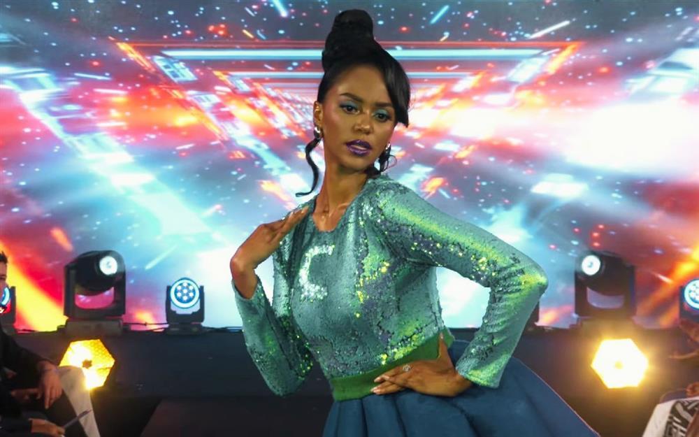 Mặc váy cắt xẻ quá hông táo bạo, Lydie Vũ vẫn trượt ở Miss Supranational-4