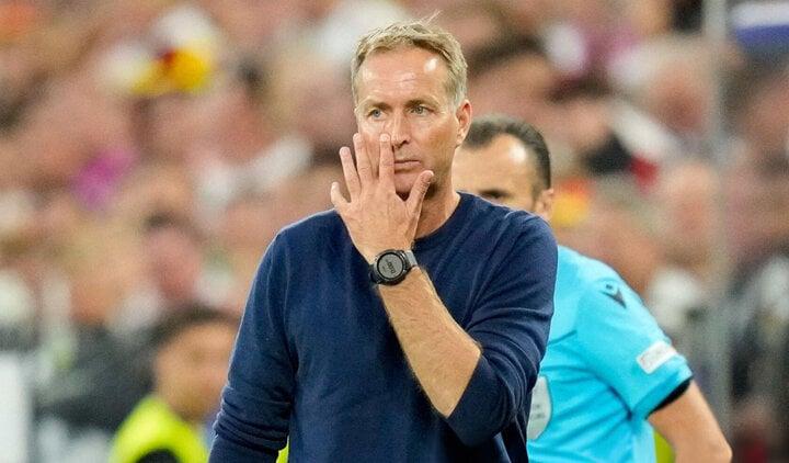 Nỗi đau ám ảnh HLV Đan Mạch: Học trò bị sét đánh, phải cưa chân-1