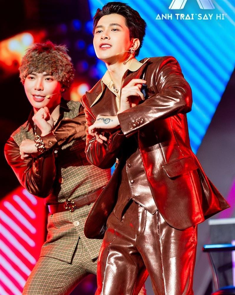 Gần 70 đàn ông showbiz Việt đổ xô lên sóng truyền hình trong một buổi tối-4