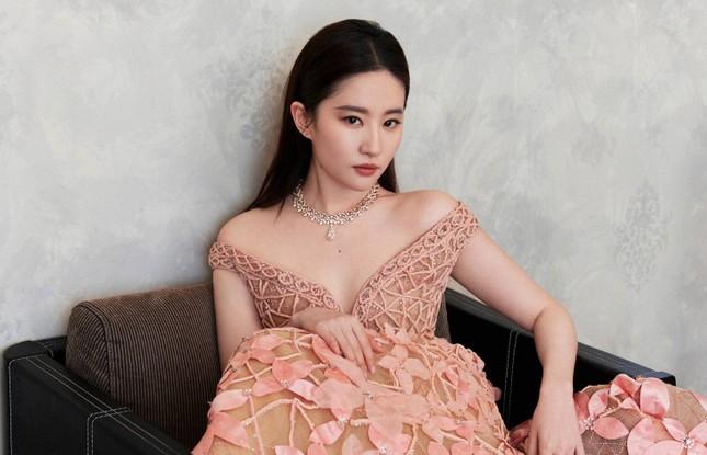 Khuyết điểm hình thể Lưu Diệc Phi-4