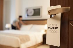 Vì sao khách sạn thường cho khách nhận phòng lúc 14h và trả phòng lúc 12h?