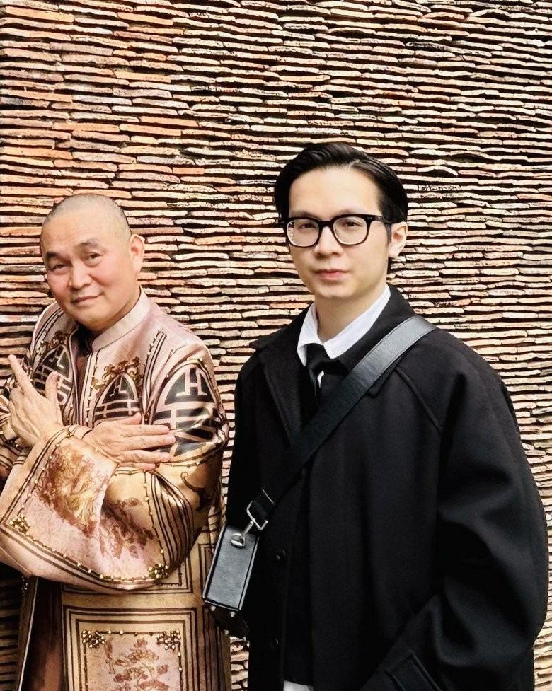 ‘Vua hài đất Bắc’ Xuân Hinh khoe ảnh người vợ ‘lắm tiền’, nhan sắc bà xã nhận ‘mưa’ lời khen-7