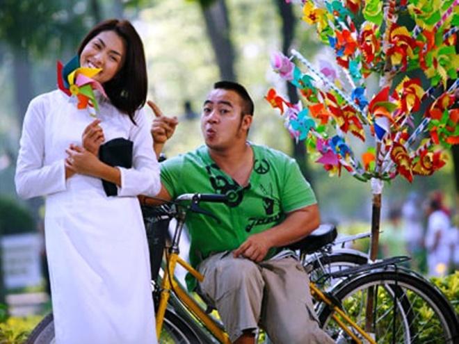 Đời tư ít ai biết của chàng lùn Hiếu Hiền: Viên mãn với vợ kém 9 tuổi, 2 lần giải vây cho vợ, đòi đẻ 5 con vì lý do đặc biệt này-1