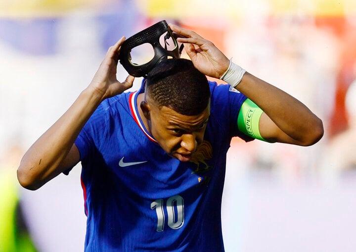 Kylian Mbappe: Đeo mặt nạ, tôi như rơi vào thế giới ảo-2