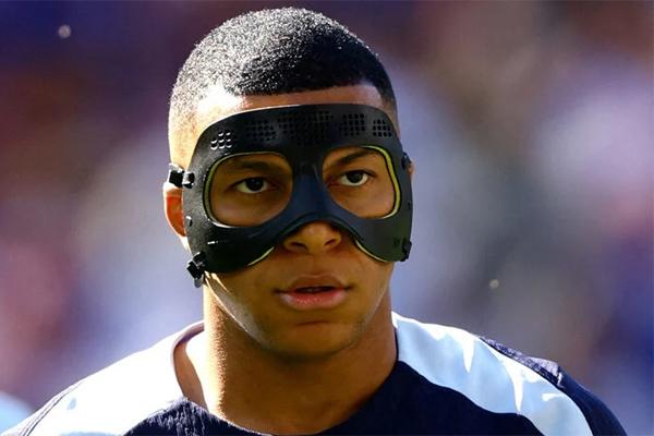 Mbappe hứng gạch đá ăn mừng khiêu khích Pháp thắng Bỉ ở EURO 2024-4