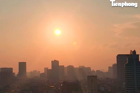 Hà Nội đón tháng 7 ngày nóng rát, đêm mưa rào