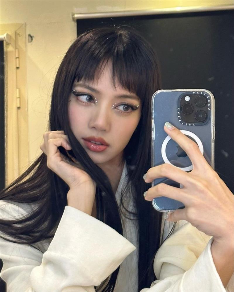 Bí quyết chinh phục vẻ ngoài lôi cuốn như Lisa-2