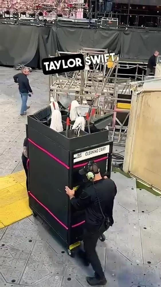 Taylor Swift trốn trong vali-1