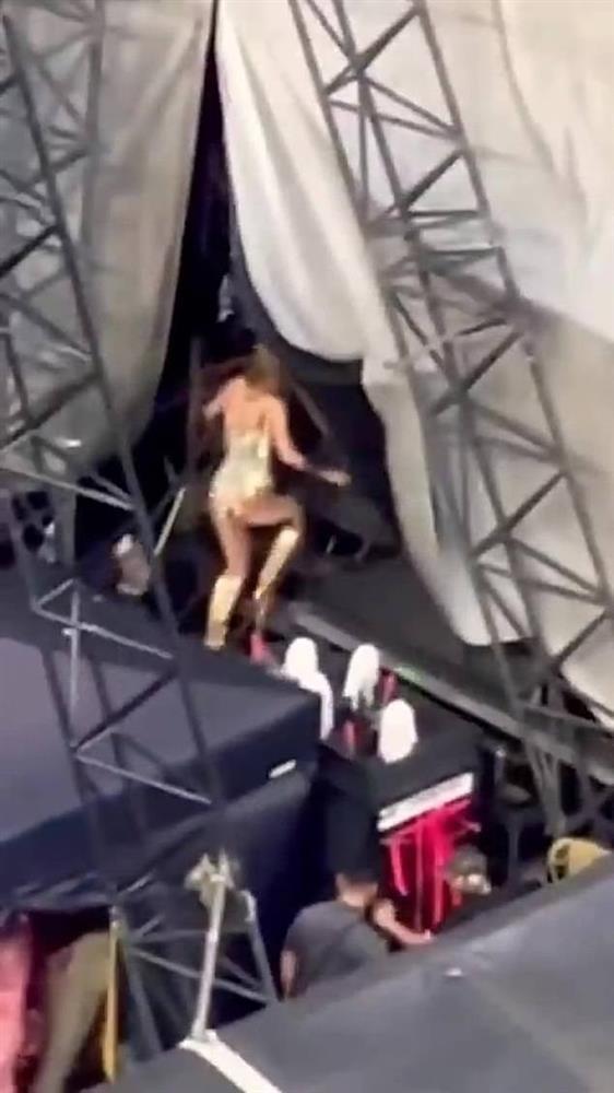 Taylor Swift trốn trong vali-2