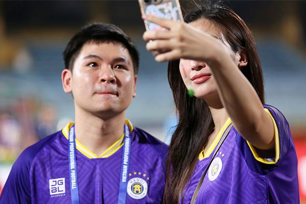 Vẻ ngoài giản dị của vợ chồng Hoa hậu Đỗ Mỹ Linh-3