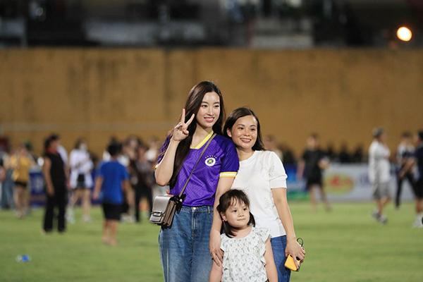 Vẻ ngoài giản dị của vợ chồng Hoa hậu Đỗ Mỹ Linh-5