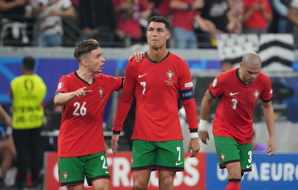 Ronaldo xin lỗi người hâm mộ, tiết lộ thông tin quan trọng-1