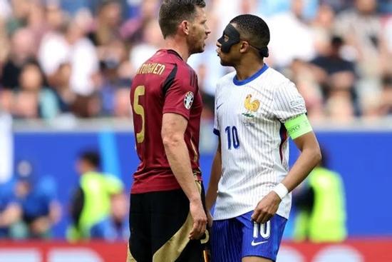 Mbappe hứng gạch đá ăn mừng khiêu khích Pháp thắng Bỉ ở EURO 2024