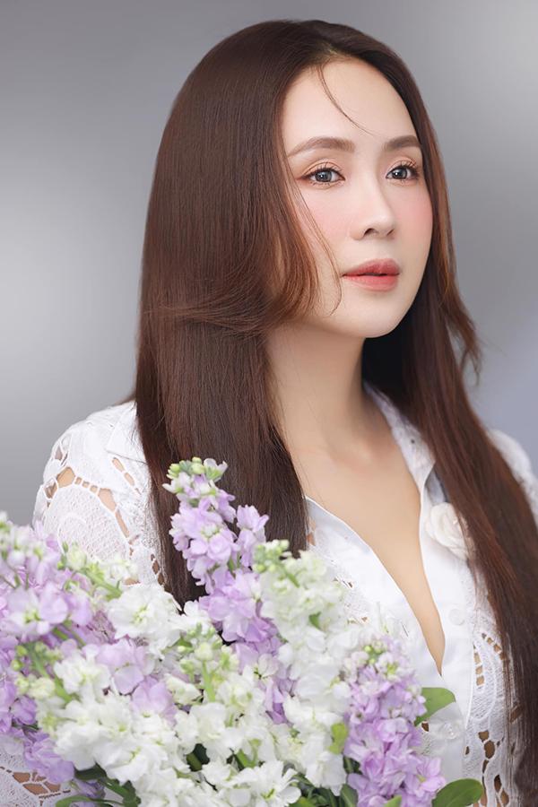 Làn da căng bóng không tì vết của Hồng Diễm ở tuổi tứ tuần-9