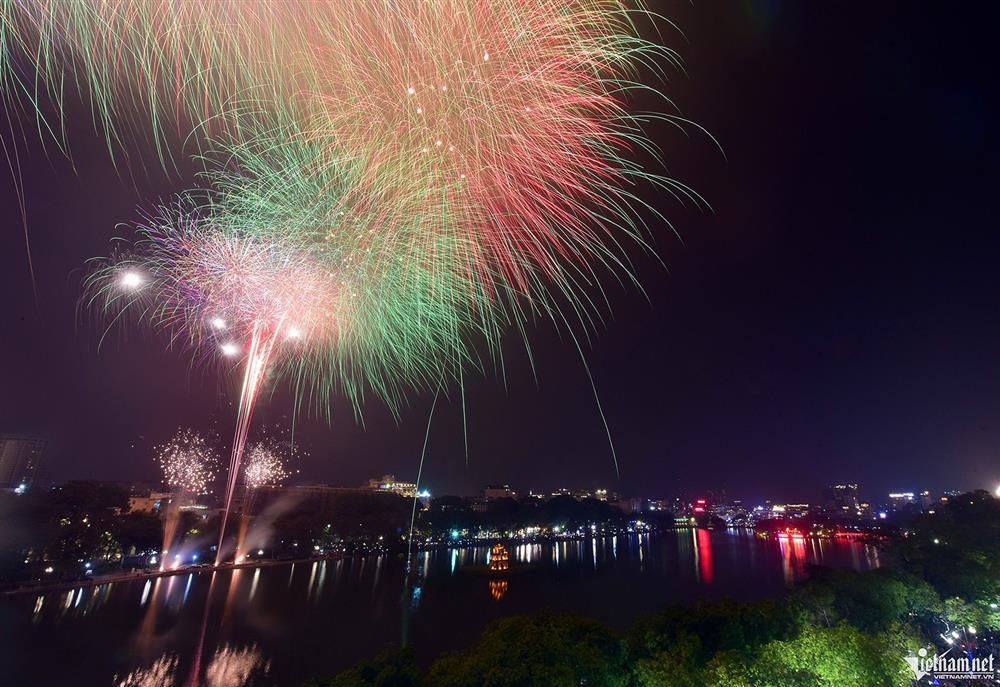 Hà Nội tổ chức 30 điểm bắn pháo hoa dịp kỷ niệm 70 năm Ngày Giải phóng Thủ đô-1