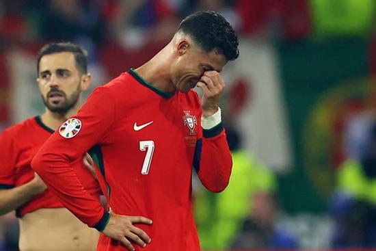 HLV Martinez: Ronaldo dạy chúng ta bài học về lòng quyết tâm