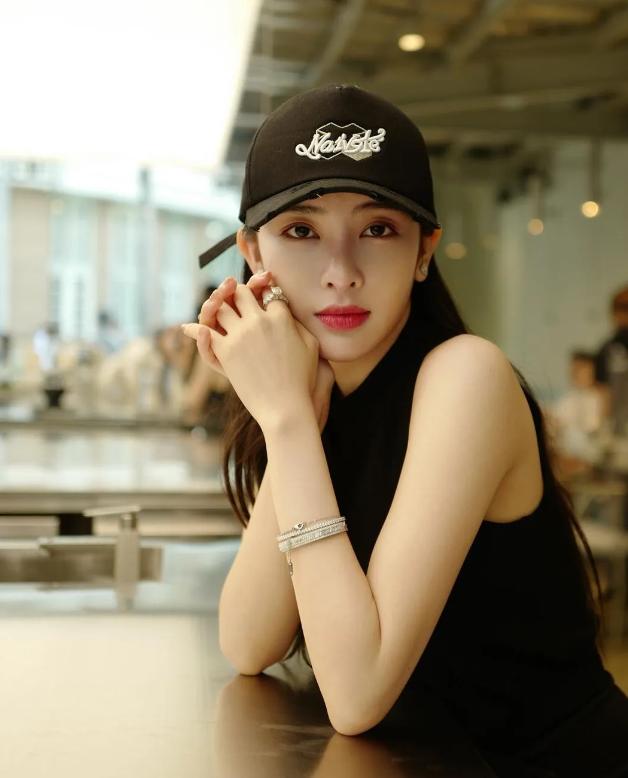 Một hotgirl đình đám được ví là bản sao Phạm Băng Băng, nhan sắc tỷ lệ thuận với độ giàu có-2