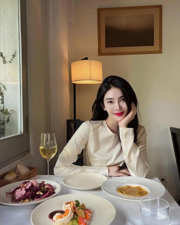 Một hotgirl đình đám được ví là bản sao Phạm Băng Băng, nhan sắc tỷ lệ thuận với độ giàu có-4