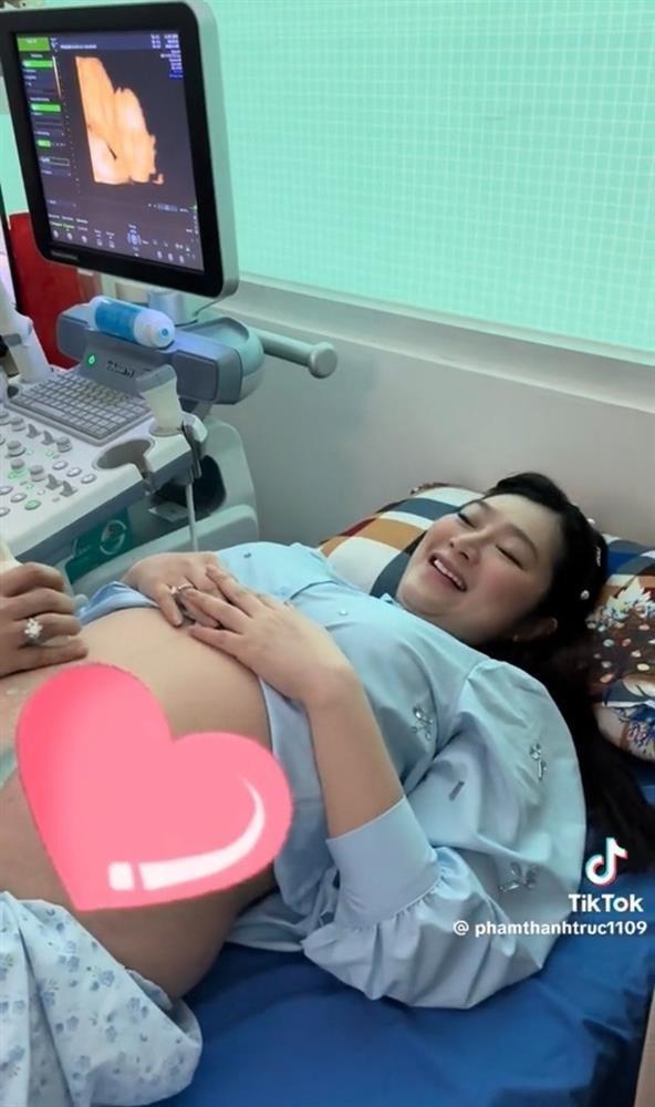 Diễn viên Thanh Trúc đã sinh con gái đầu lòng-3