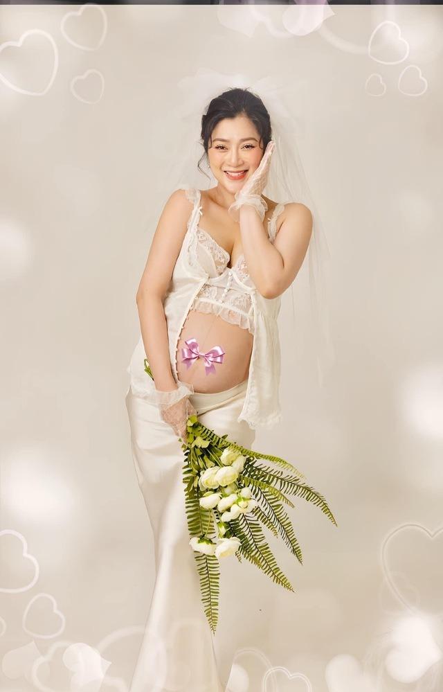 Diễn viên Thanh Trúc đã sinh con gái đầu lòng-4