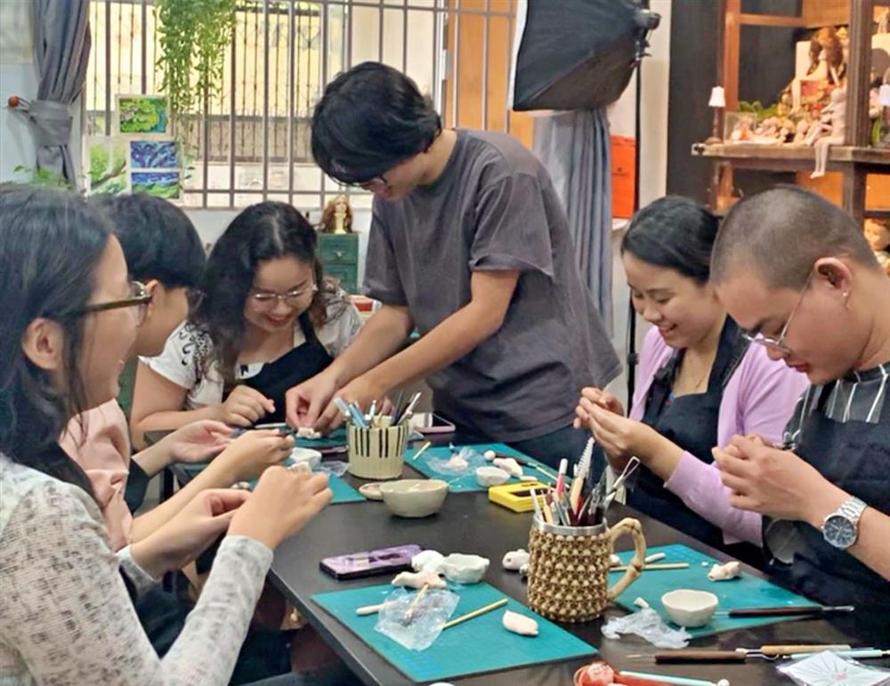 Học được nghề lạ, chàng trai Việt khiến khách Tây săn đón, liên tục chốt đơn-6