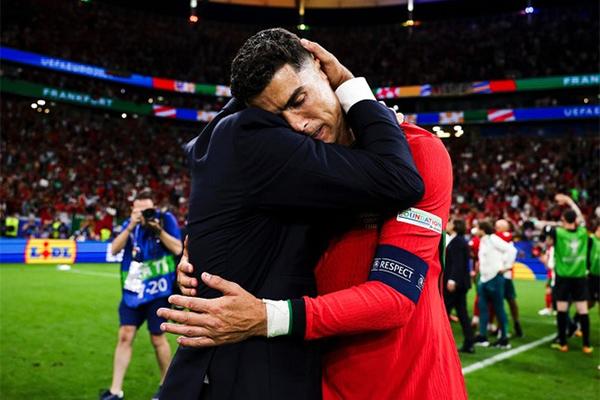 Vì sao công nghệ bắt việt vị ở EURO 2024 chiếu chậm 10 phút?-3