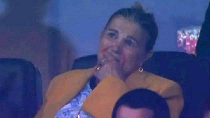 Mẹ Ronaldo bật khóc khi con trai đá hỏng penalty-1