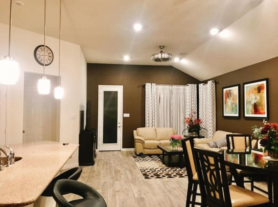 Đời tư kín tiếng của MC Đại Nghĩa: Chưa vợ con dù sống trong biệt thự như cung điện, tặng mẹ nhà đẹp mê ly ở Mỹ-6