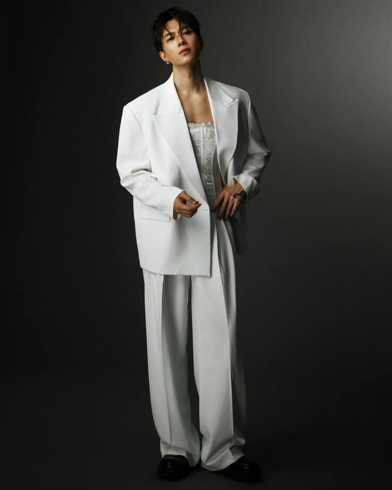 Mặc áo ren nữ tính, Anh Tú - chồng Diệu Nhi là tâm điểm gây tranh cãi-3