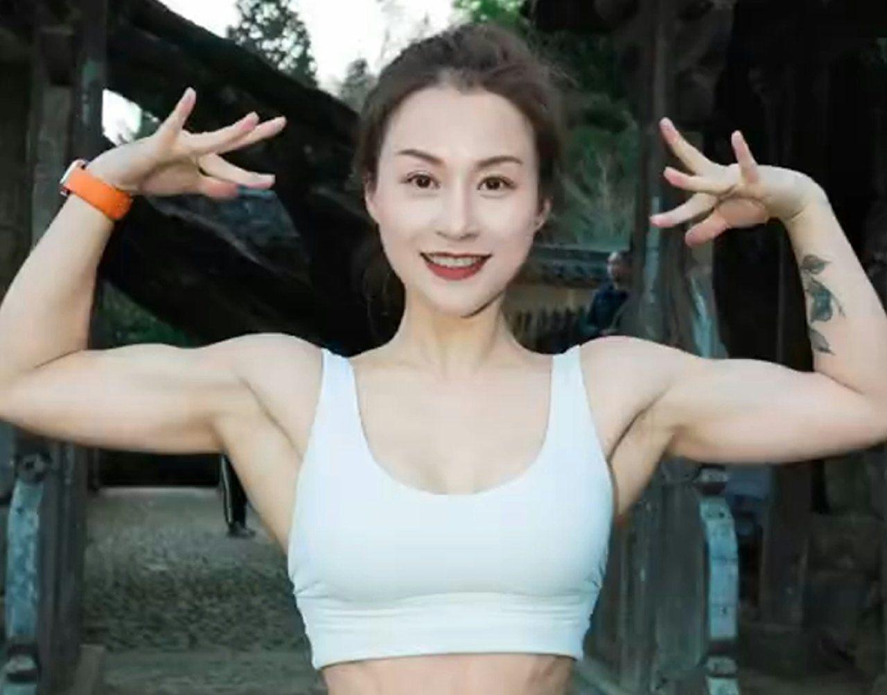 Tập gym suốt 14 năm, người phụ nữ 50 tuổi lột xác trẻ như hot girl-2