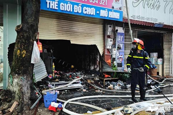 Cháy nhà ở kết hợp kinh doanh đồ chơi xe điện ở Hà Nội lúc rạng sáng-2