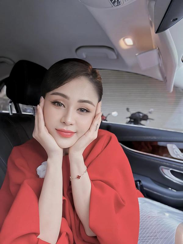 An Nhiên Trạm Cứu Hộ Trái Tim có làn da căng khỏe nhờ bí quyết này trước khi ra khỏi nhà-3