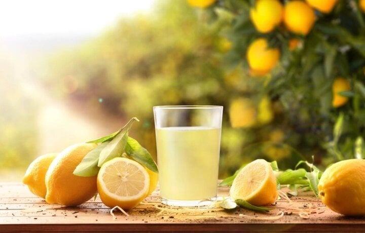 Mách bạn mẹo làm mờ vết đồi mồi trên da nhanh chóng-2